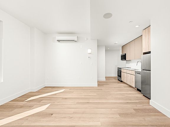 4th image of 91 Bruckner Blvd #104