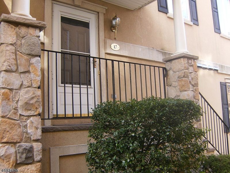 1st image of 17 Barrister St