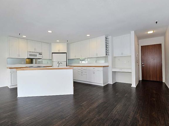 5th image of 1640 10th Ave Unit 206