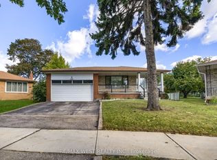 8 Carswell Pl, Toronto, ON M9R 3K7