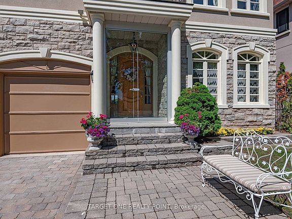 3rd image of 20 Ormsby Ct