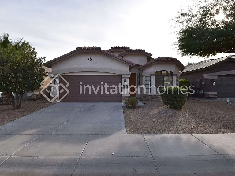 2213 W Carolina Dr — Photo 1