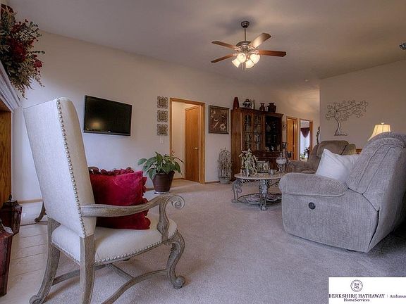 3rd image of 5012 Lakeside Dr