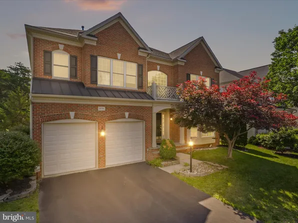 25738 S Village Dr, Chantilly, VA 20152