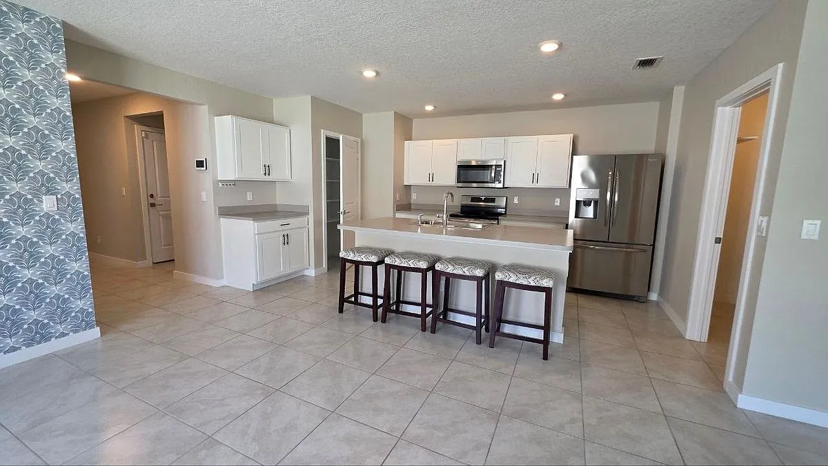 4 bed, 2.0 bath, 1730 sqft, $3,500 — Photo 3
