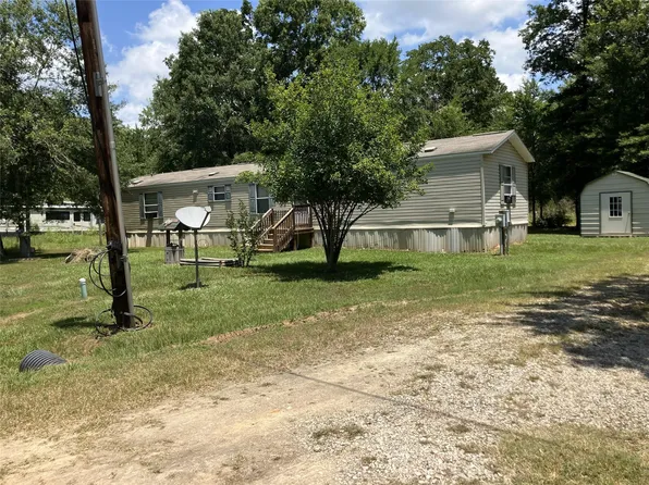 420 Moonlite Dr, Livingston, TX 77351