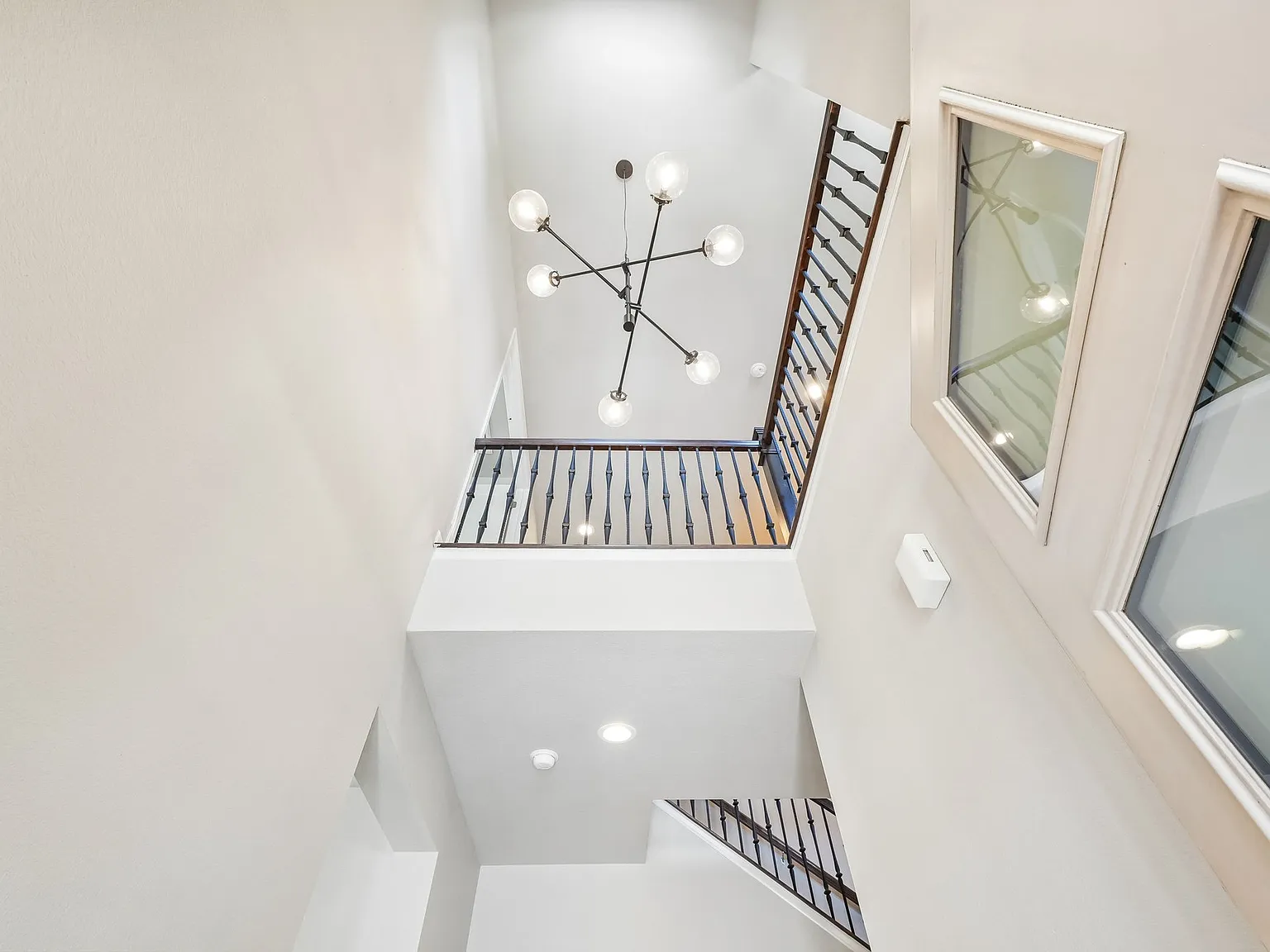 3 bed, 1763 sqft, $2,975 — Photo 2