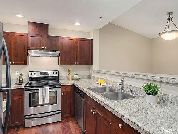3rd image of 25025 SE Klahanie Blvd #305