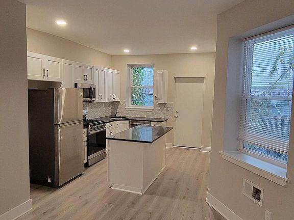 5th image of 5852 Walton Ave