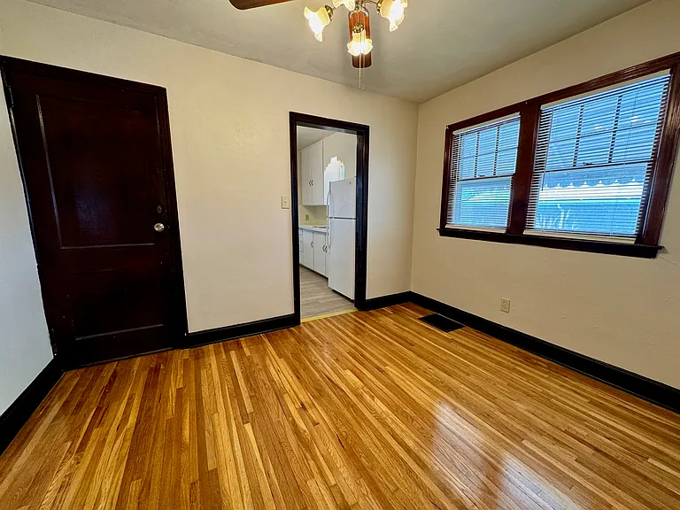 715 Hobbs Ter — Photo 3