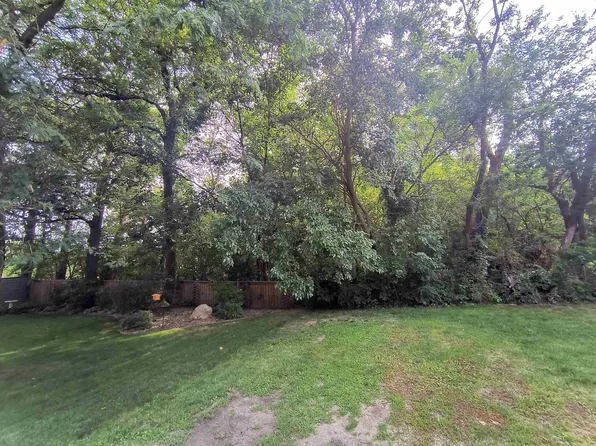 Fair Oaks Pl, Hudson, IA 50643