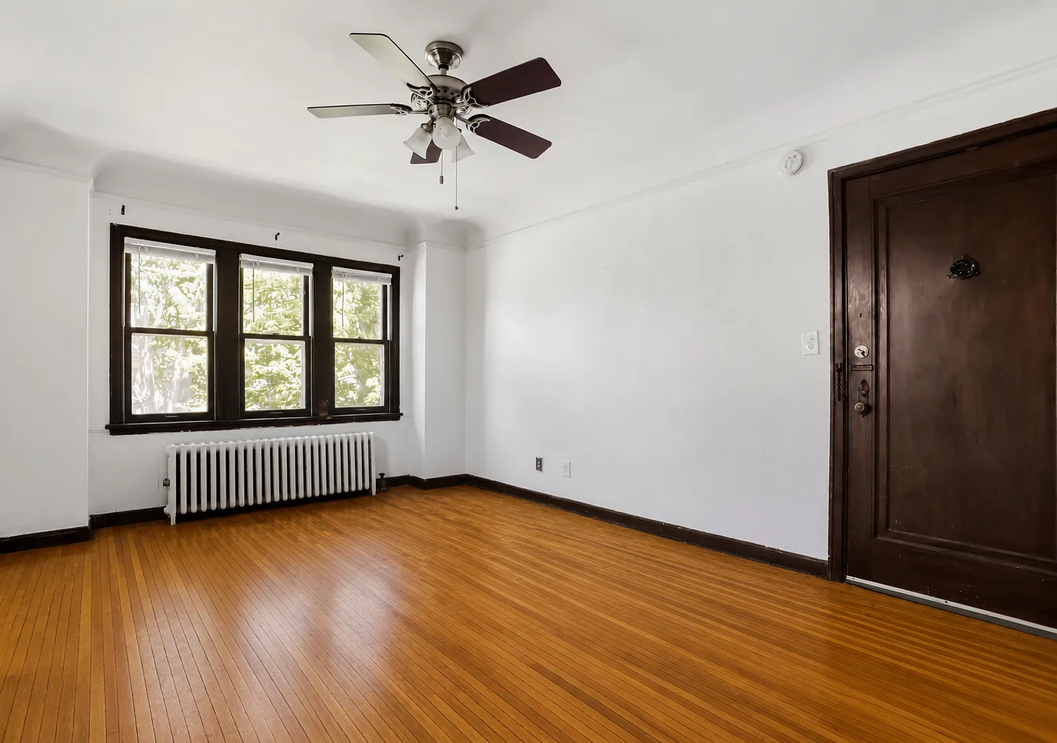 960 Goodrich Ave — Photo 4