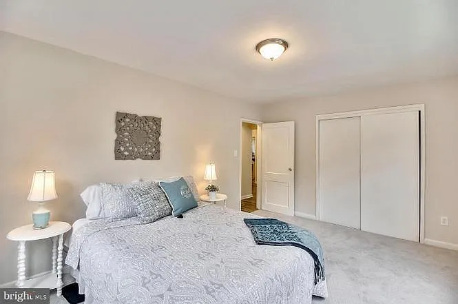 10401 Montrose Ave #201 — Photo 7