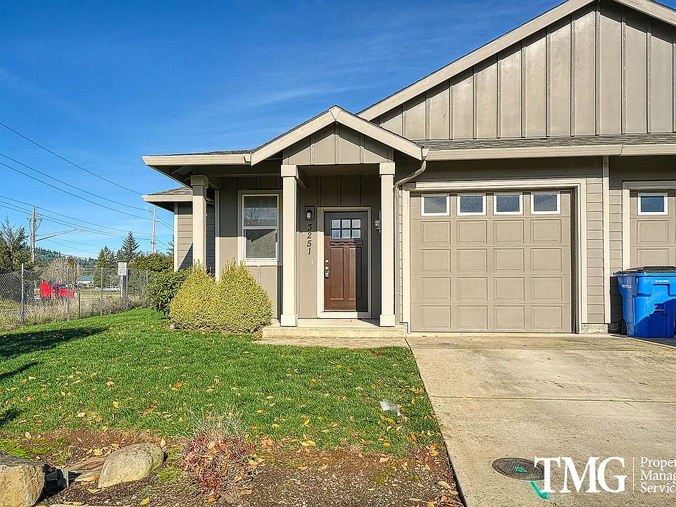 3251 Lewis Ln