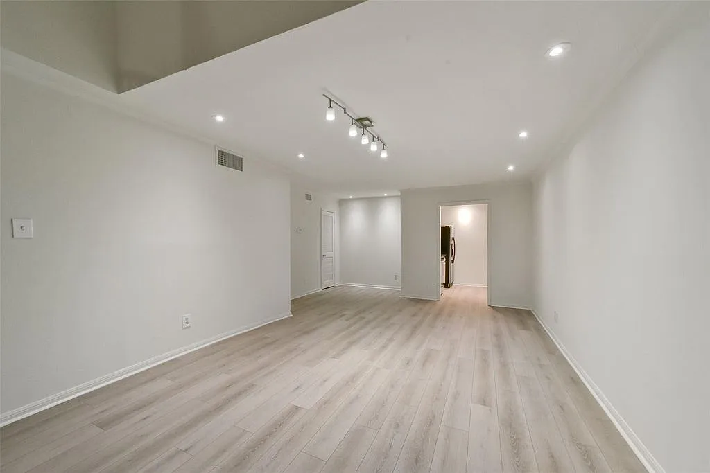 2 bed, 1157 sqft, $2,000 — Photo 3