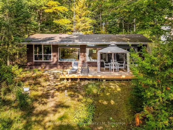100 Nottawaga Dr, Tiny, ON L0L 2J0