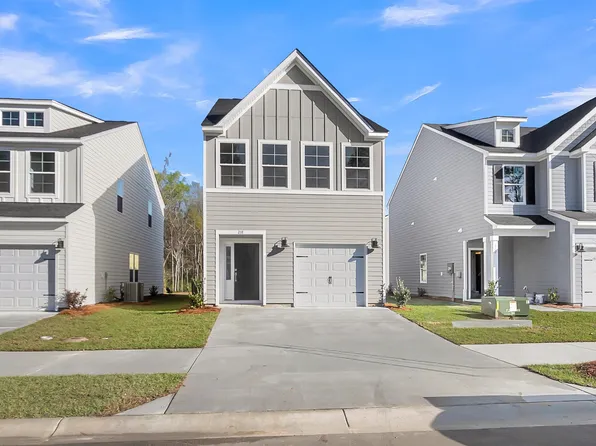 218 Central Creek Dr, Goose Creek, SC 29445