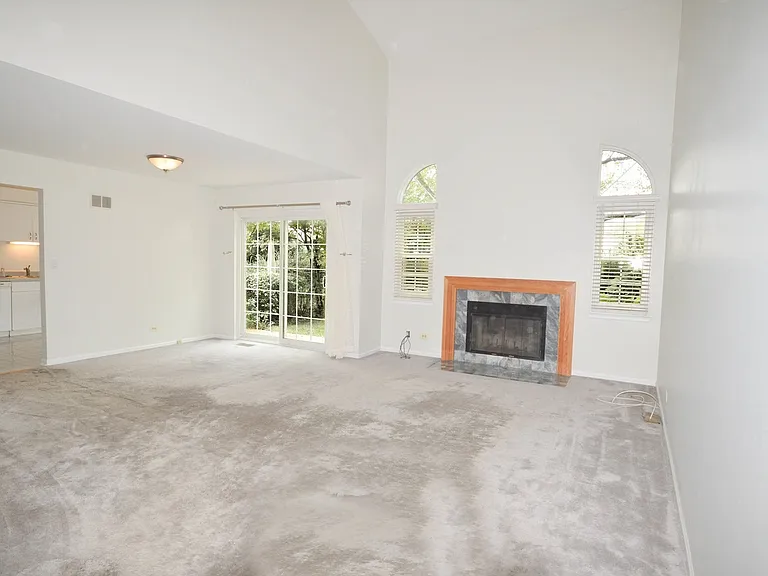 376 Bentley Pl — Photo 4