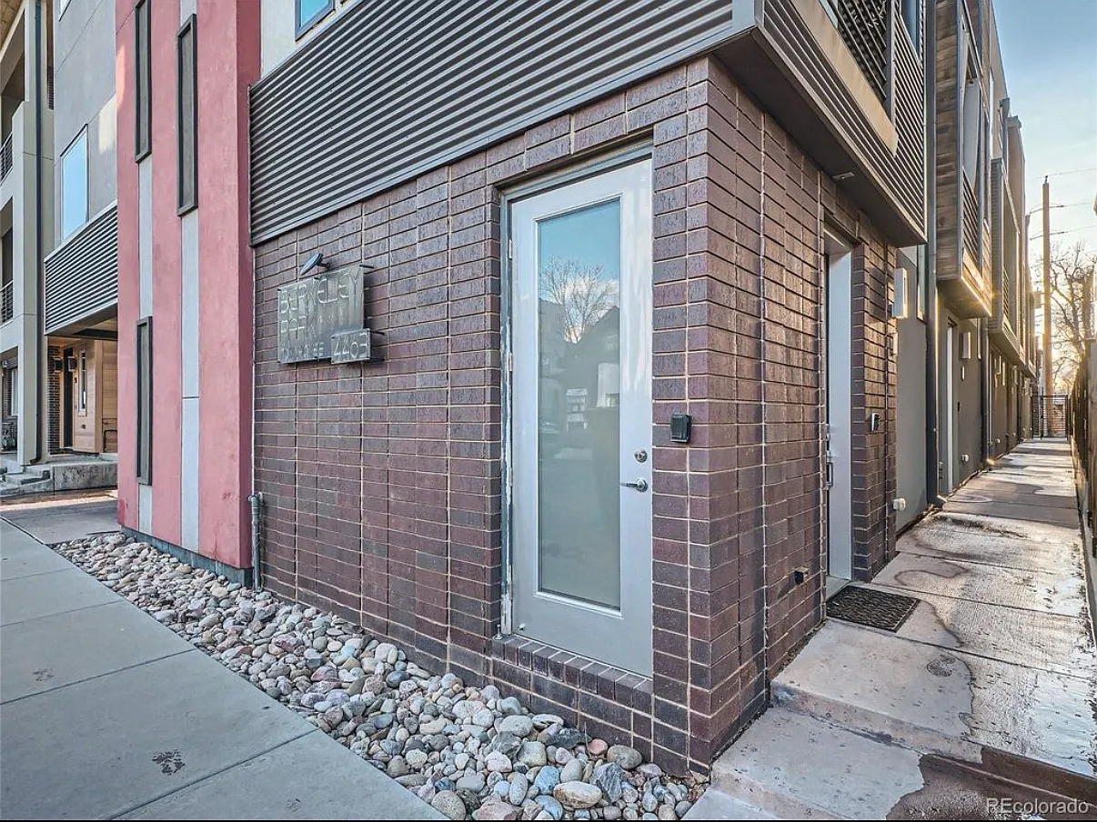 2 bed, 1660 sqft, $4,000 — Photo 3