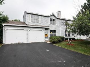 525 Normandie Ln, Round Lake Beach, IL