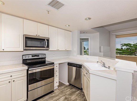 3rd image of 1301 Cabrillo Ave Unit 209