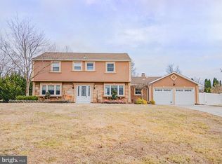 48 Smallwood Ln, Manalapan, NJ 07726