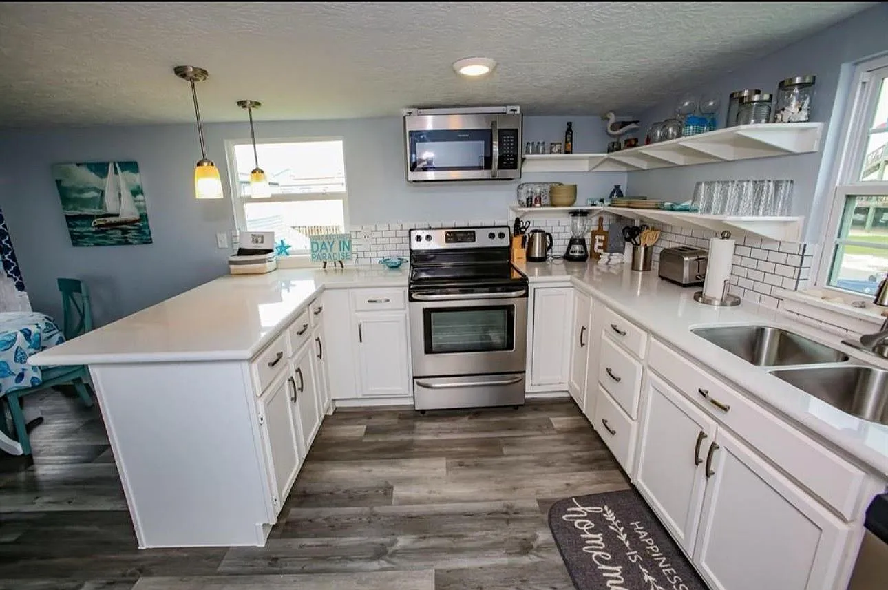 2 bed, 1.0 bath, 776 sqft, $1,900 — Photo 3