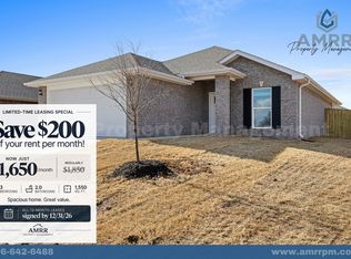 125 SW Vicki St, Gentry, AR 72734