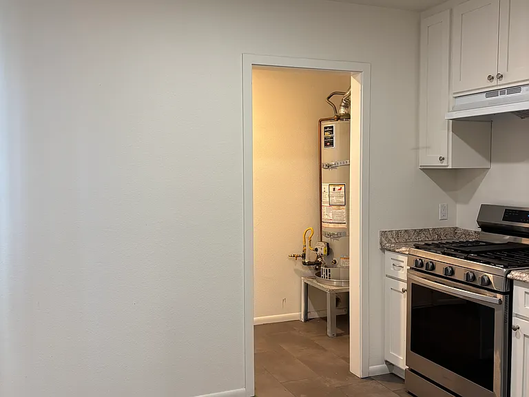 218 E 10th St #218 — Photo 14