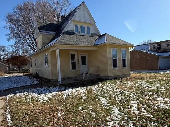 1006 Riddle St, Gowrie, IA 50543