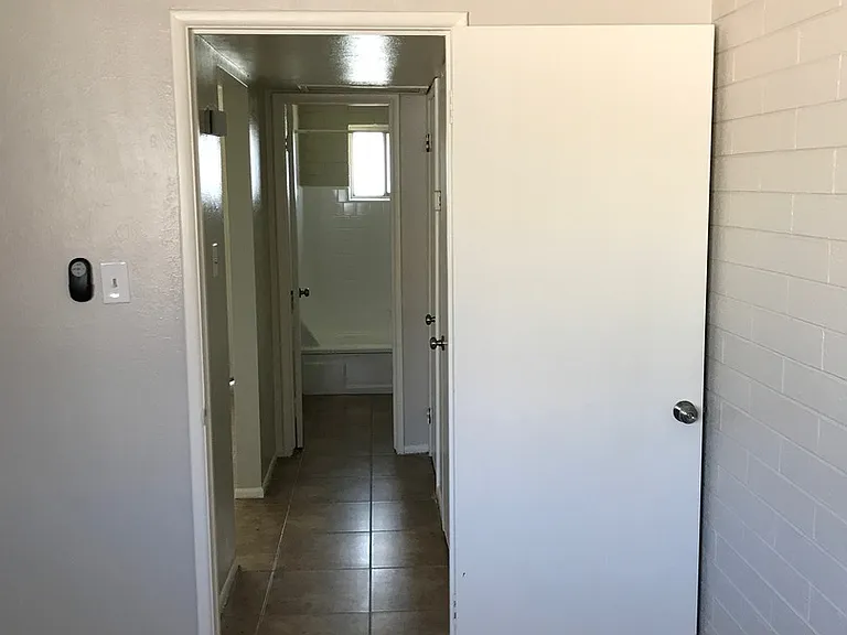 Alexsi Apartments — Photo 9