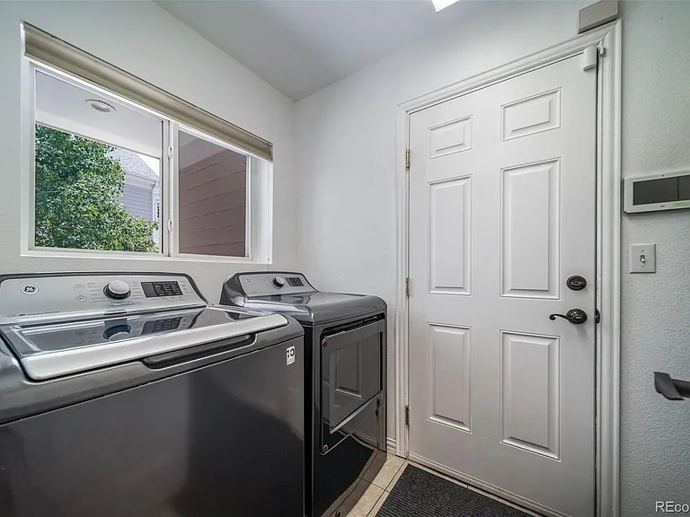 1011 S Valentia St #81 — Photo 20