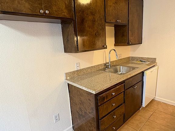5th image of 211 E St #3