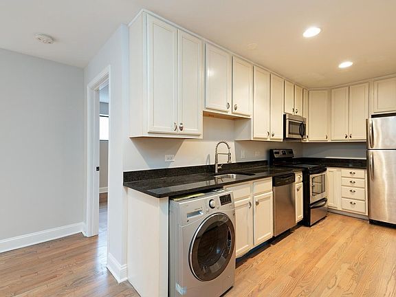 Kitchen (with Laundry and in unit)