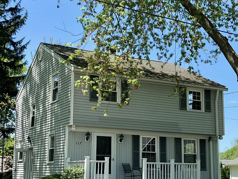 117 Woodside Ave — Photo 2