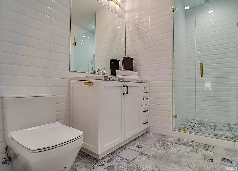5 bed, 4.5 bath, 2700 sqft, $18,000 — Photo 3