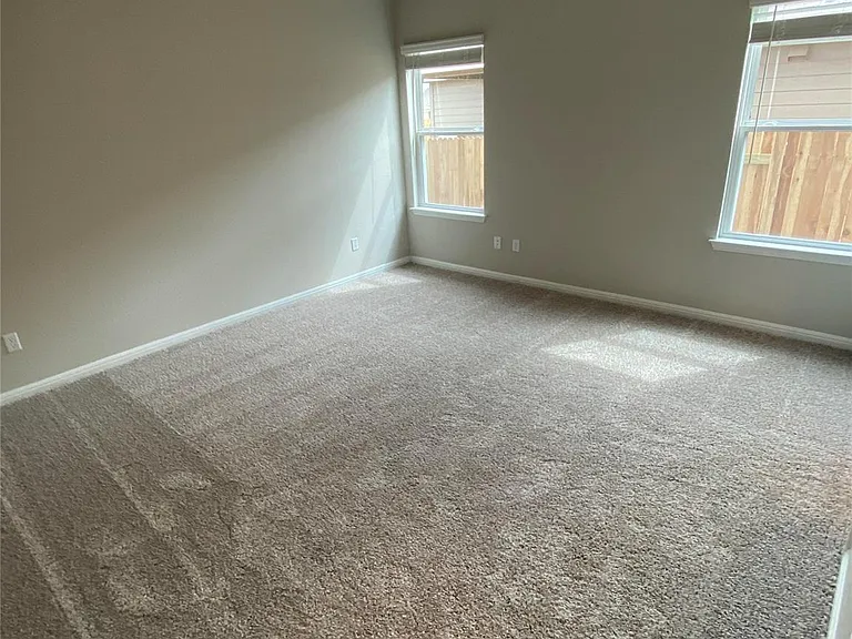 912 Main St — Photo 10