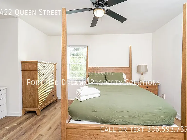 2422 Queen St — Photo 3