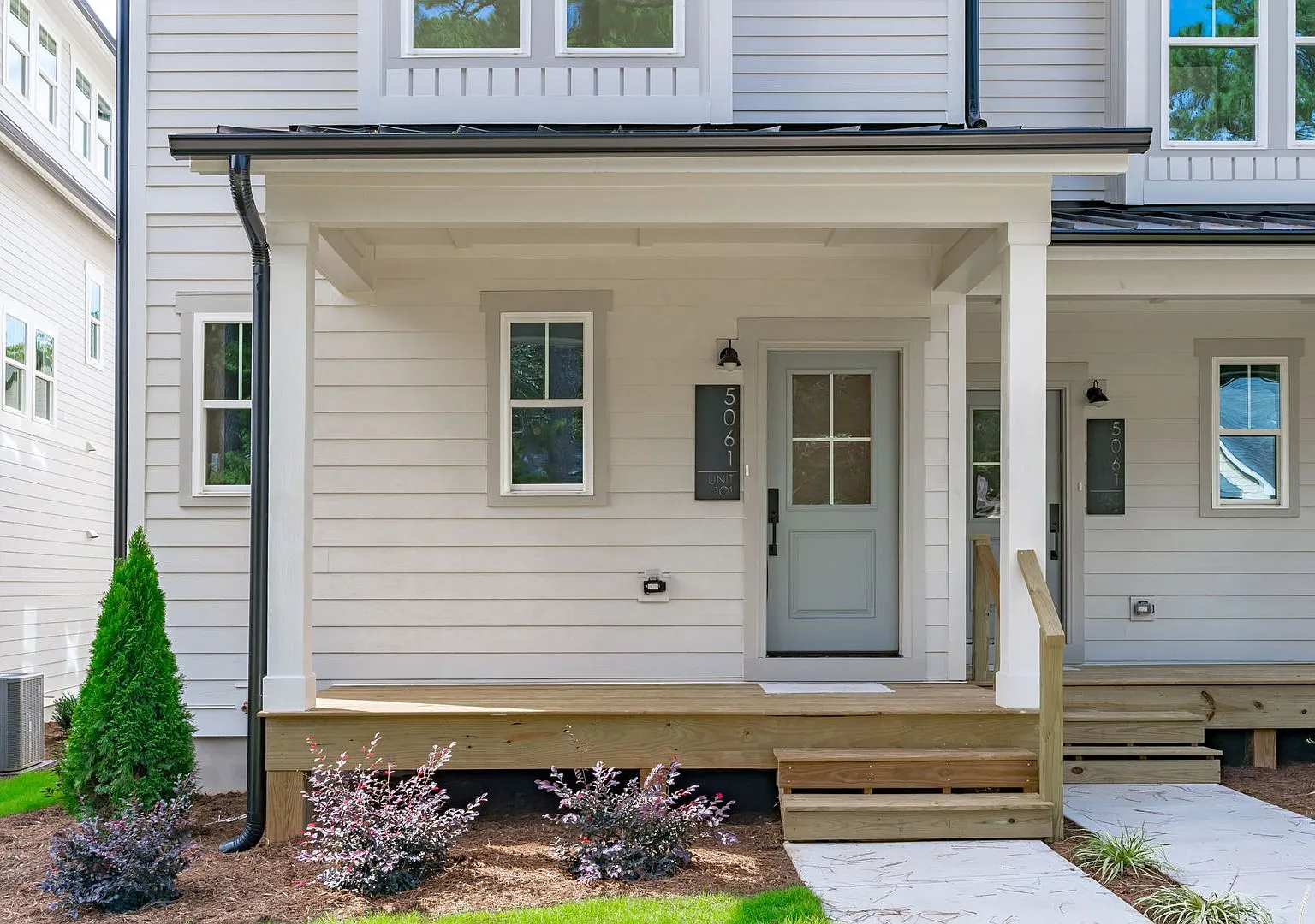 Newly Built 3BD, 3.5BA End-Unit Raleigh Townhome with Large Upstairs Bonus Room Inside the Beltli... — Photo 3