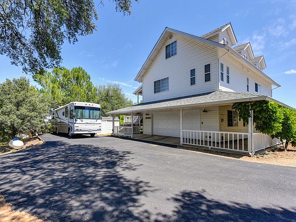 2nd image of 15955 Oak Park Ct