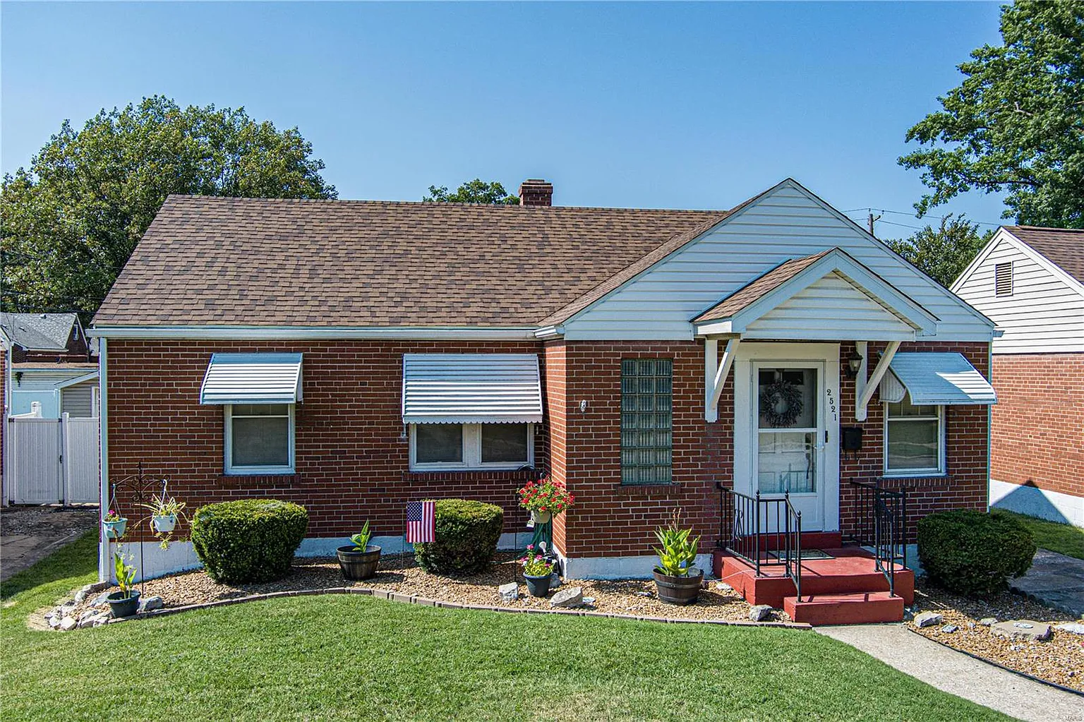 2521 State St photo 1