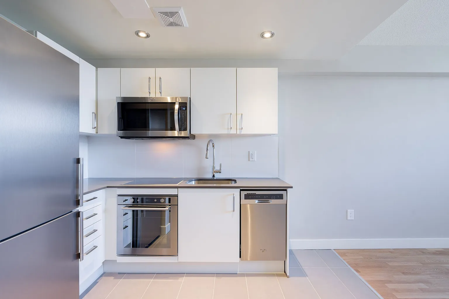 230 Oak St #683021 photo 1