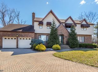 10 Barker Pl, Wayne, NJ 07470