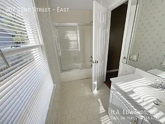 302 22nd St E #EAST — Photo 10