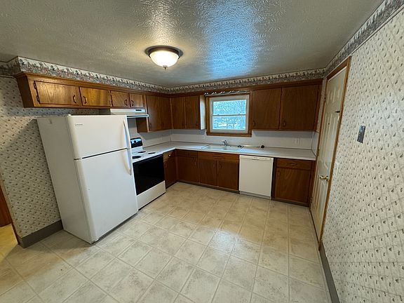4th image of 1750 E Main St