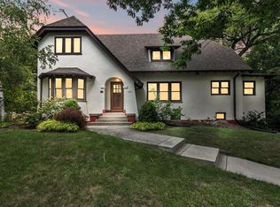 1728 Martha Washington Dr, Wauwatosa, WI 53213