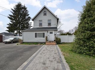 25 Hazel Street, Central Islip, NY 11722