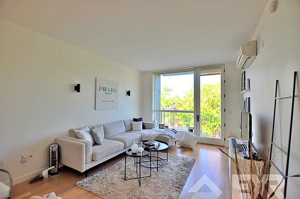 Rented by EXR | media 18