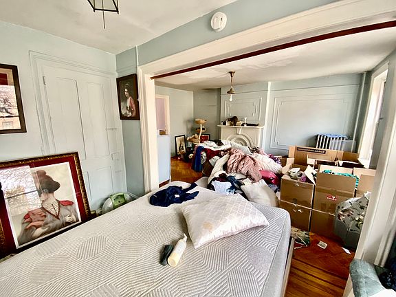 4th image of 652 Warren St Floor 2