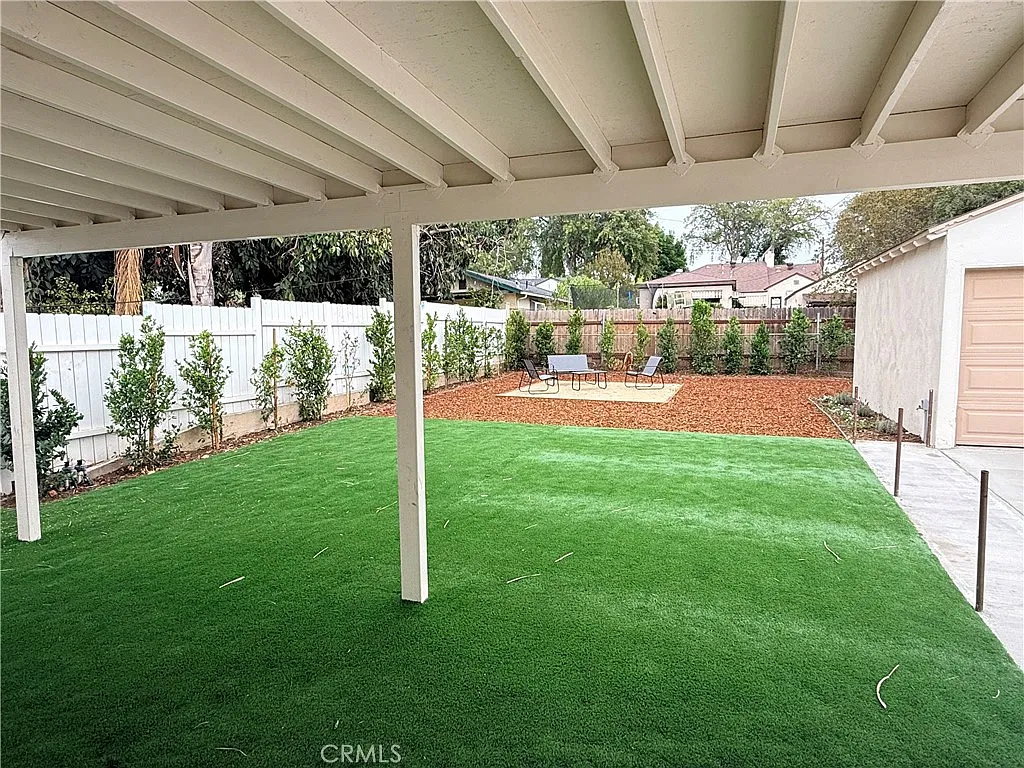 2 bed, 820 sqft, $3,100 — Photo 2